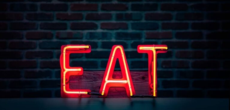 Image depicting the link between calorie deficit and hunger